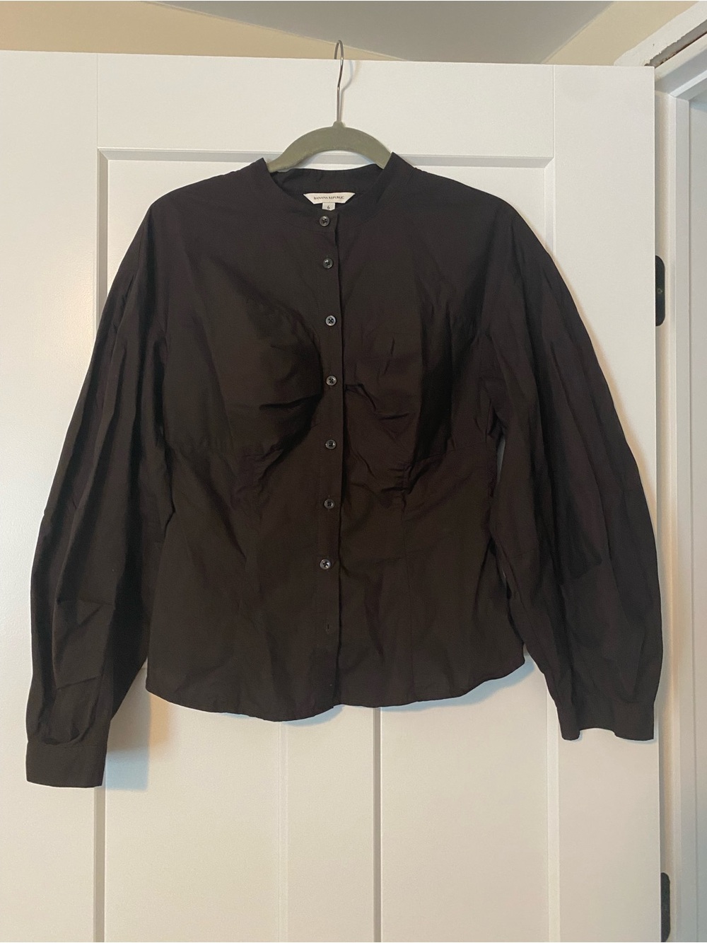 Banana Republic . Brown ruched bodice poplin blouse, balloon sleeve size 6